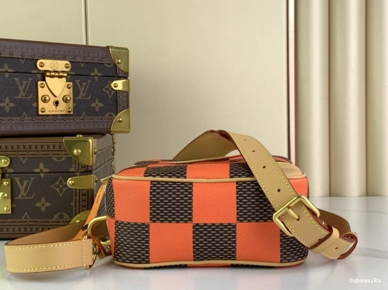 Chess VUITTON Messenger-24*24*8CM LOUIS 0418
